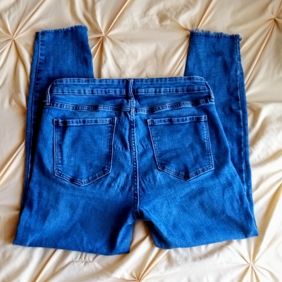 ⭐Bundle 5 for 25 of anything marked with a star. Old Navy Blue Jeans - Picture 2 of 6